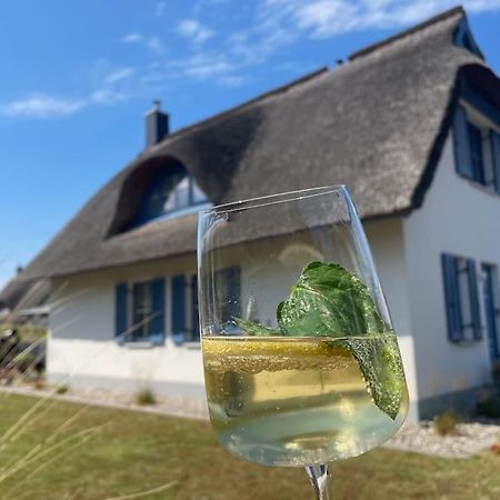 Reetdachhaus Seasons Mit Kamin & Sauna Groß Schwansee Buitenkant foto