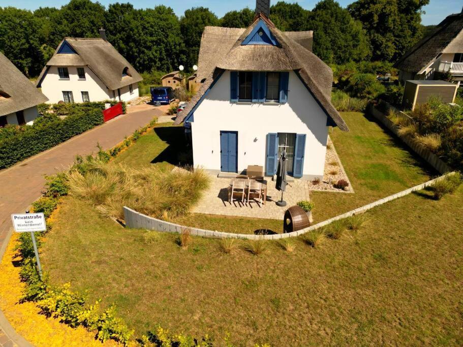 Reetdachhaus Seasons Mit Kamin & Sauna Groß Schwansee Buitenkant foto